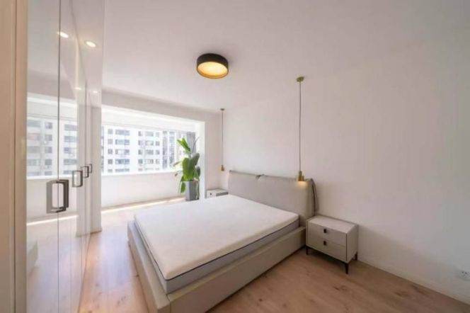 200 sqm 5 br+3 Bath penthouse&huge roof Terrace&floor heating/ Gubei for 16K