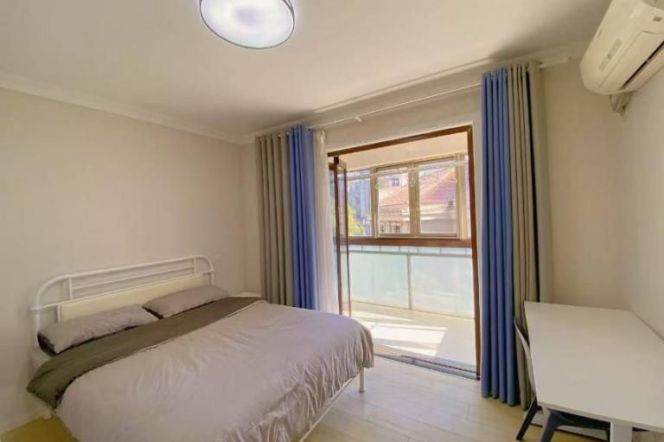 3 br 140 sqm modern Apt/Good for Share/ L2 changning Weining rd 12.5K