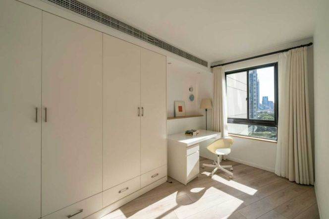 Top of city wall heating bright 2brs/2lr/1ba apt wt balcony;L2/12/13