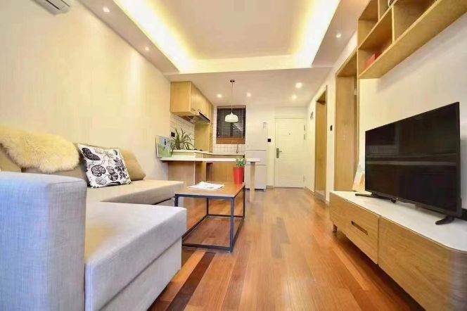 Jianguo/South Xiangyang rd bright 1br/1lr/1ba apt with balcony; L9/12