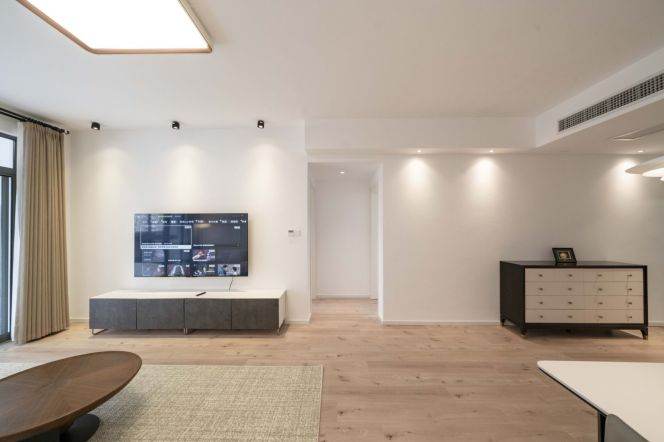 Top of City ，It is within zero distance from Nanjing West Road Subway Station on L 2-12-13