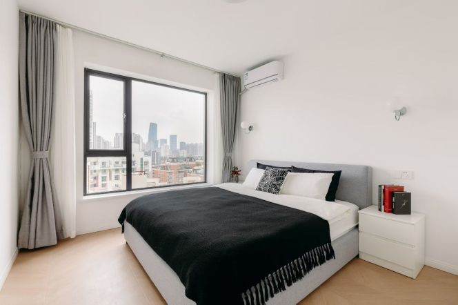 A cost-effective view room with a balcony at Longde Road subway Station on Lines 11-13