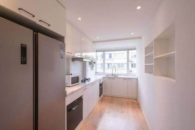 200 sqm 5 br+3 Bath penthouse&huge roof Terrace&floor heating/ Gubei for 16K