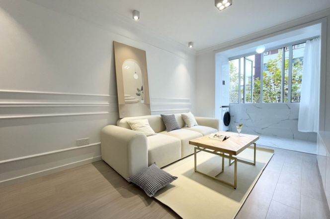 White 1Br + cloakroom + elevator  | Hongqiao rd Metro L3/4/10 | Bright 8.6K