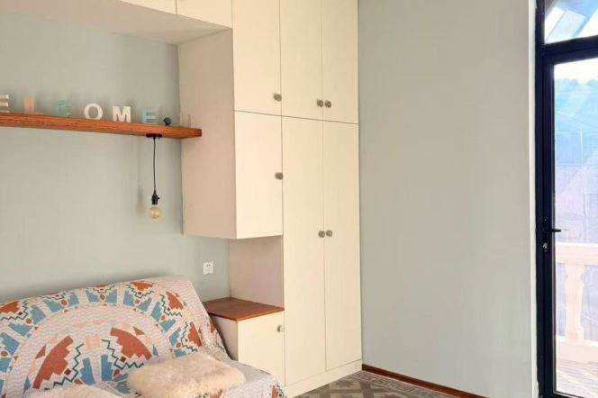 Middle Huaihai rd 2BR with 2 balconies and big terrace