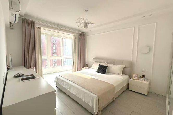  2-Bedroom with floor Heating near Jing'an Temple/Featuring a Corner Balcony 