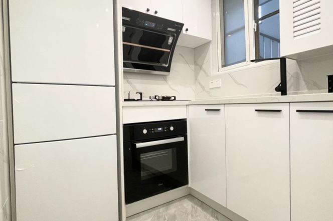 White 1Br + cloakroom + elevator  | Hongqiao rd Metro L3/4/10 | Bright 8.6K