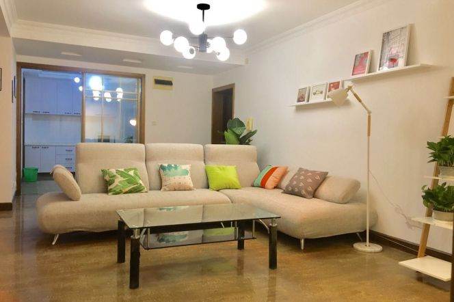 master bedroom near Hanzhong rd, private bathroom, close to TJU/Fudan uni