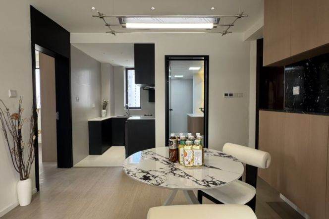 2Bedrooms with Underfloor Heating /Dual Subway /Custom Furniture