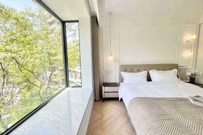 Suzhou Creek View/ Da Shanghai City Garden with floor heating/central AC /16500 Per month 