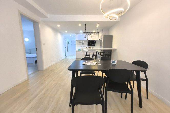 11k Clean 2Br 2Bathr with wall heating Nr Changshou Rd.line7/13