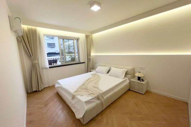 3 br newly renovated Apt&floor heating &huge terrace/Jing'an 18.5K