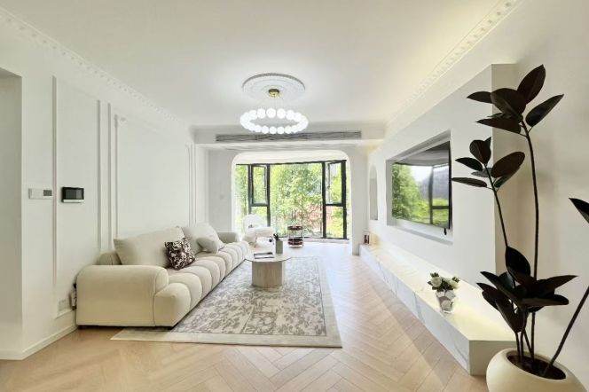 Suzhou Creek View/ Da Shanghai City Garden with floor heating/central AC /16500 Per month 