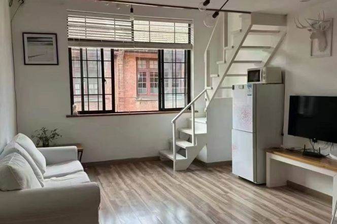 Cool loft 1+1Br/2Lr/1Bt+Lovely Patio@L1/10/12 South Shaanxi Rd Station 