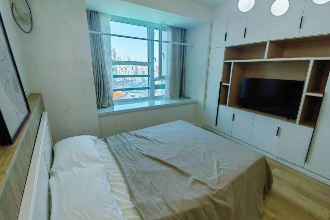 Cozy 1 br on HuiChuan Rd , 4 mins walking to L 2/3/4 ZhongShan Park St.