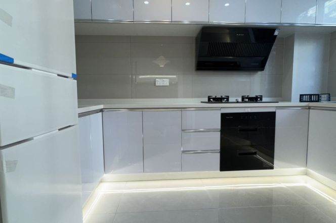 Spacious &Bright 3br, floor heating, central AC, elevator 