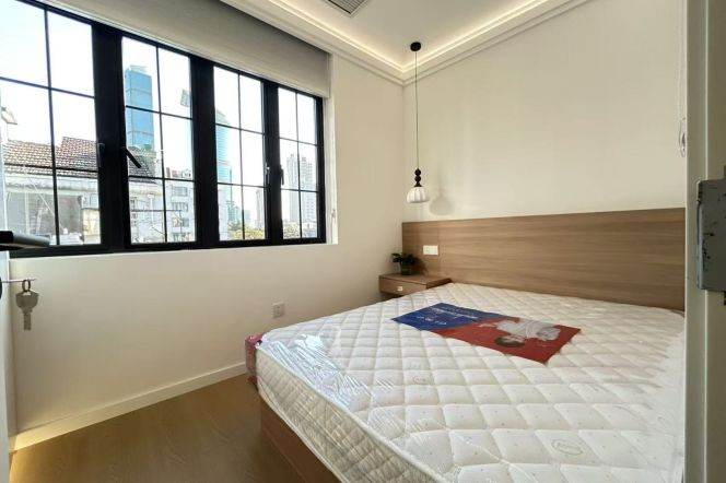 Jing'an temple 1BR with balcony