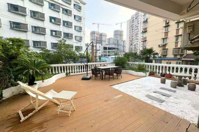 3 br newly renovated Apt&floor heating &huge terrace/Jing'an 18.5K