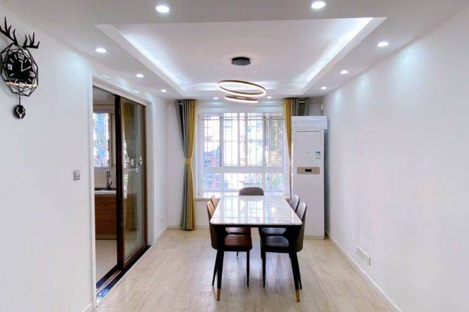 3 br  130 sqm modern Apt/L2 changning Weining rd for 11K