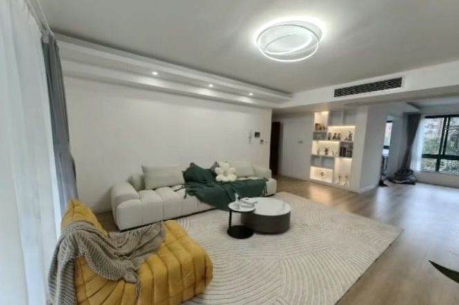 Changning spacious & nice 3br2bt in good compound with 15k