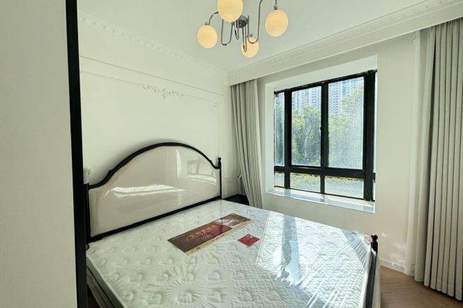 3 br 150 sqm modern Apt/big Windows/nice compound Suzhou creek 14K