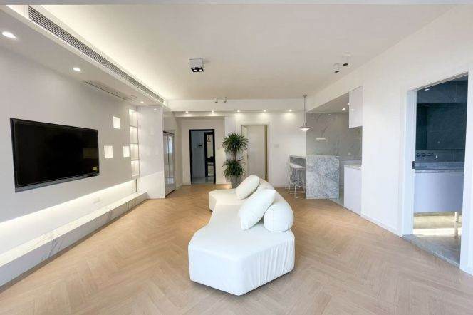  Prime 1Bed with Floor Heating in Xuhui for ¥11,000/Can Move in anytime