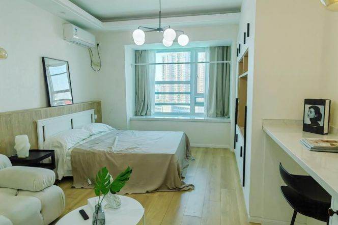 Cozy 1 br on HuiChuan Rd , 4 mins walking to L 2/3/4 ZhongShan Park St.