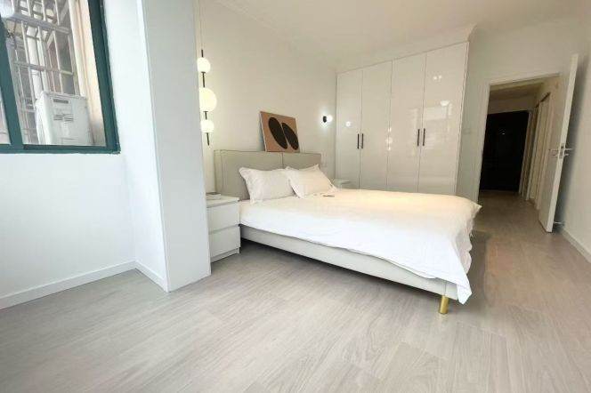 Freshing one bedroom elevator Apt with oven@Hongqiao Rd