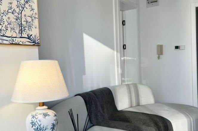 Jing'an, Modern &Bright 1br, elevator, floor heating, central AC