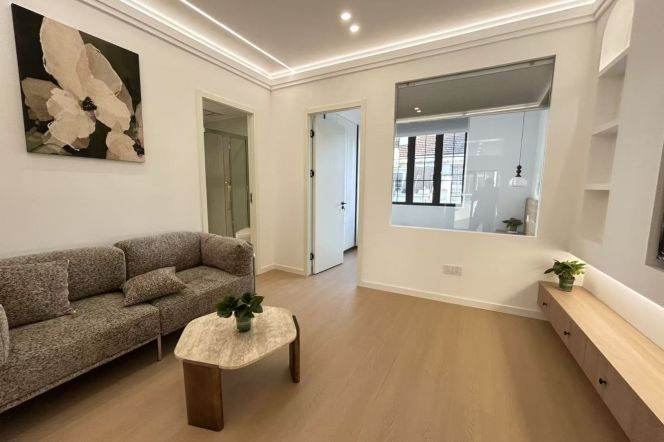 Jing'an temple 1BR with balcony