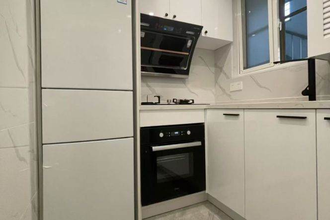 Freshing one bedroom elevator Apt with oven@Hongqiao Rd