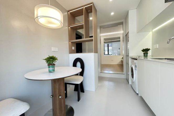 Jing'an temple 1BR with balcony