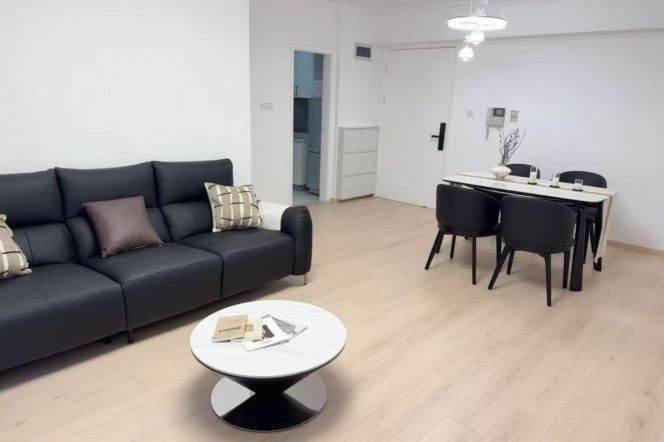 Xujiahui nice 2brbt good compound with 15k