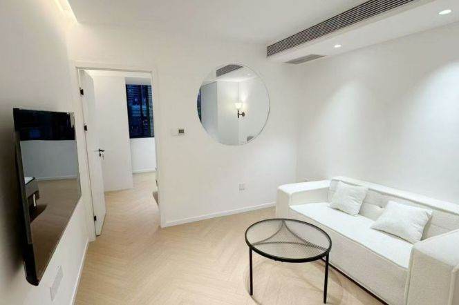 Jing'an Temple, Brand new 1br, floor heating, central  AC, Oven 