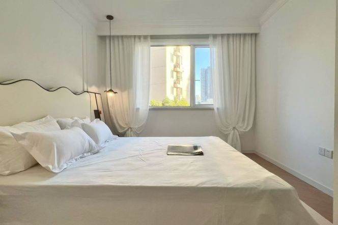 Jing'an, Modern &Bright 1br, elevator, floor heating, central AC