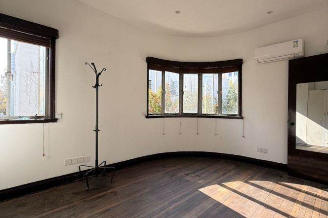 High value 2brs&2baths with good lighting near Shanghai Library