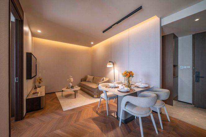 brand new 2brs nice river view beside Su zhou river line 1,2,8 only 17.6K