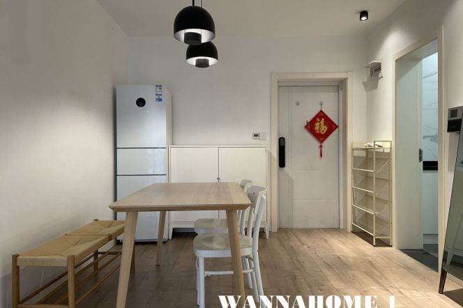 Spacious&Bright 2Bdrs 1Bath Apt+Large Balcony+L13 Wu Ning Rd+Top Compound