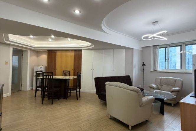 Highrise big 3br/1bt Flat close to Jing'an Temple