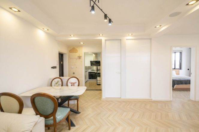 Changping Rd Station Elevator 2+1Br/2Bath Line7