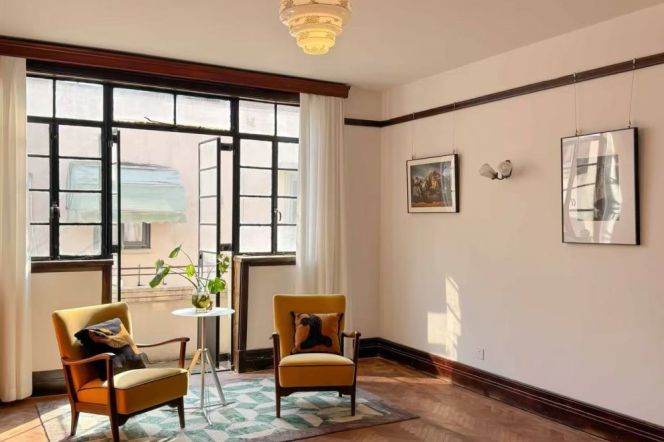 Huge 1br with huge outdoor space near Jiangsu Road