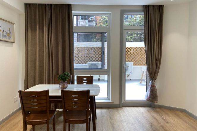 Jing'an Temple, Lianhua Public Housing, with an extremely large private balcony，L 2-7-14