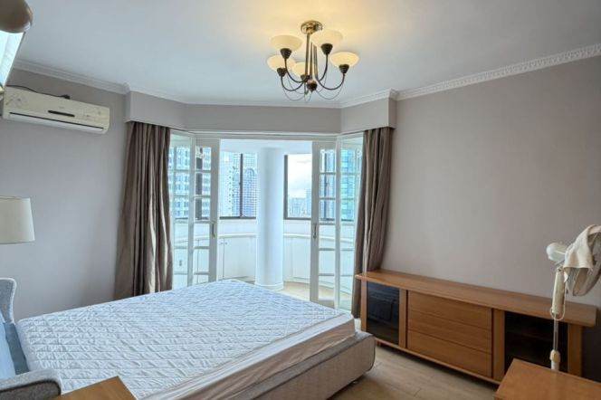 Highrise big 3br/1bt Flat close to Jing'an Temple