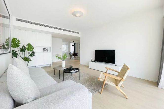 Morden 3brs with balcony and floor heating  in central Xujiahui