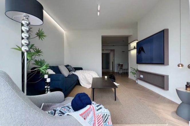 Morden 2brs with floor heating in Jing an temple area