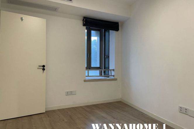 Spacious&Bright 2Bdrs 1Bath Apt+Large Balcony+L13 Wu Ning Rd+Top Compound