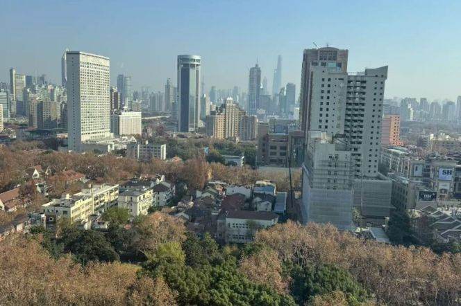 Morden 3brswith wall raditor beside famous IAPM