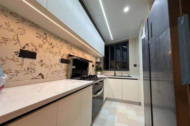 Renovated with CA,Floor heating,big Closet,Oven,Dishes Washer.