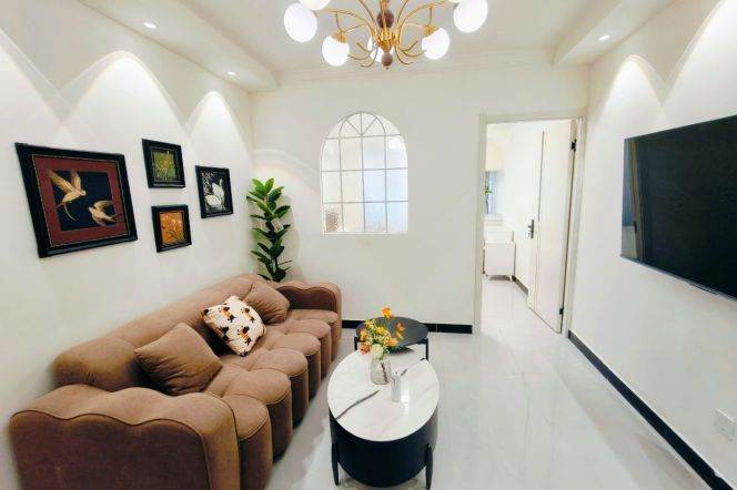 jiangsu rd 2BR/big living room@L2/11