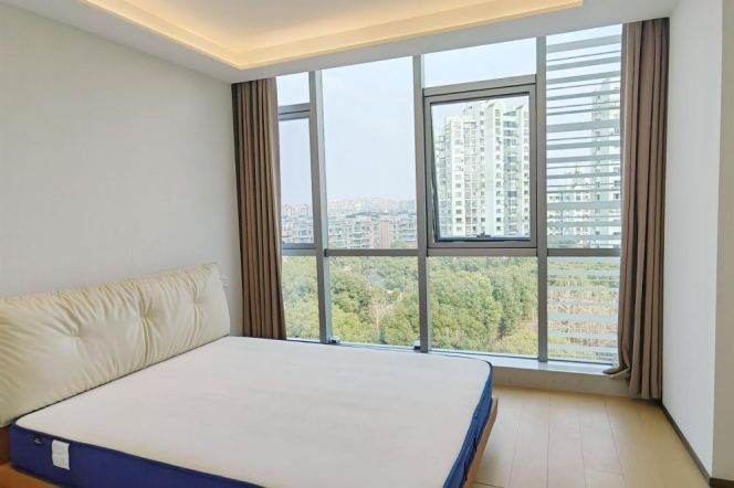 Modern big size 1 br with floor heating 2 stops to NYU shanghai, easy to L 11 East SanLin St.